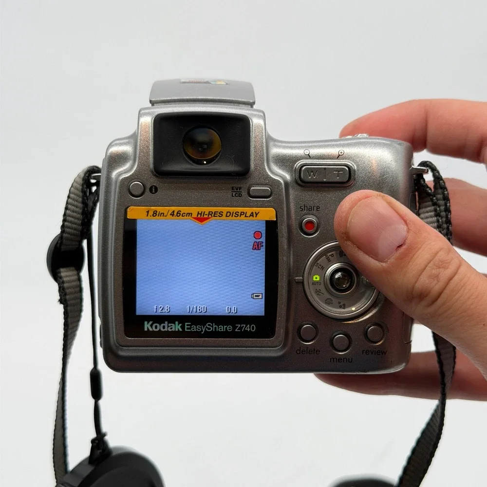 Kodak EasyShare Z740 Digital Camera 5.0MP 10x Optical Zoom Silver Retro Digicam